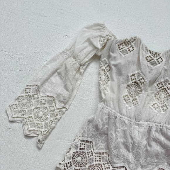 Stone Cold Fox Cream Lace Off Shoulder Romper, Size 1 (XS/S) - Picture 2 of 10